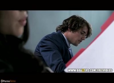 Akira poignée enculer au bureau