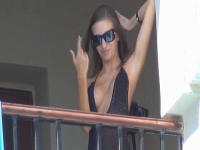 Allemande femme a sexe assfucking sur balcon avec sperme de charge
