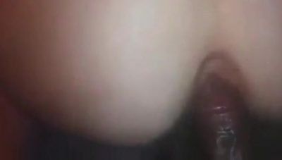 Une grosse bite noire au fond d’un cul blanc
